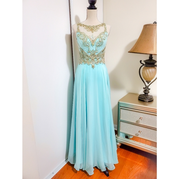 Dress - Picture 1 of 11